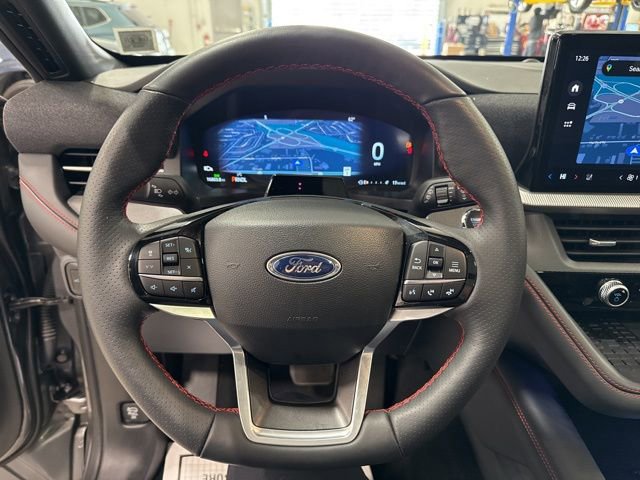 Used 2025 Ford Explorer ST-Line w/ Premium Package image 12