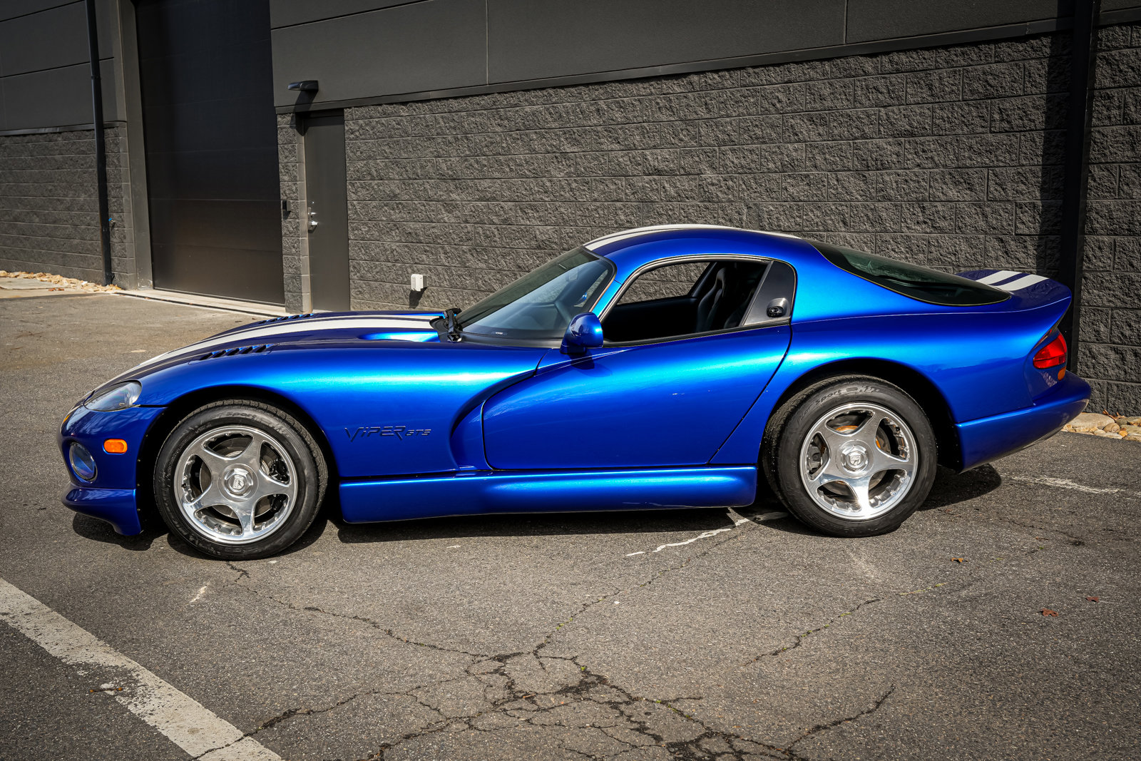 Used 1997 Dodge Viper GTS image 5