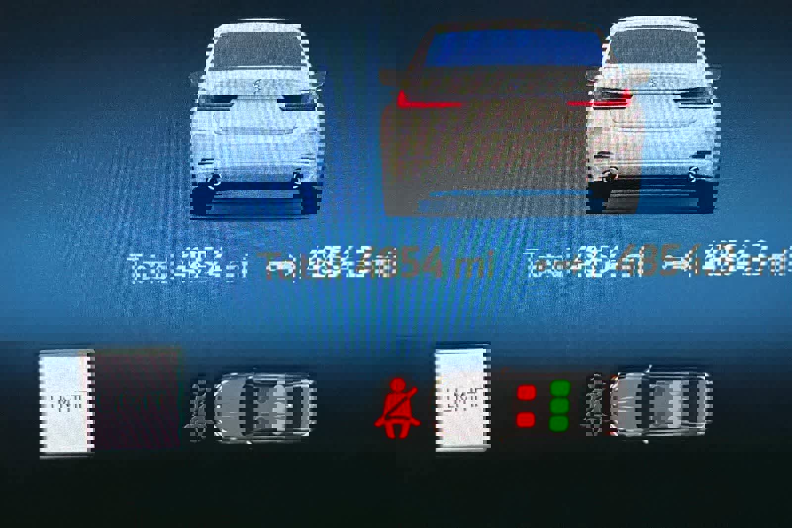 Used 2025 BMW 330i Sedan w/ Premium Package image 25