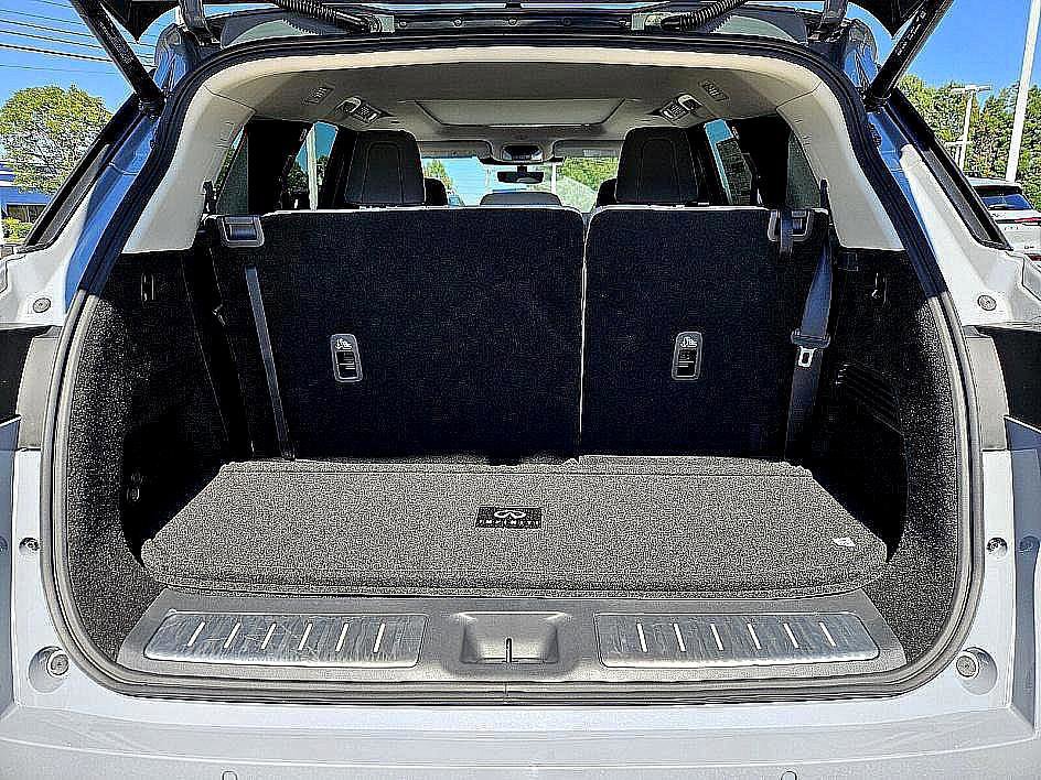 New 2026 INFINITI QX60 Luxe w/ Family Package image 12