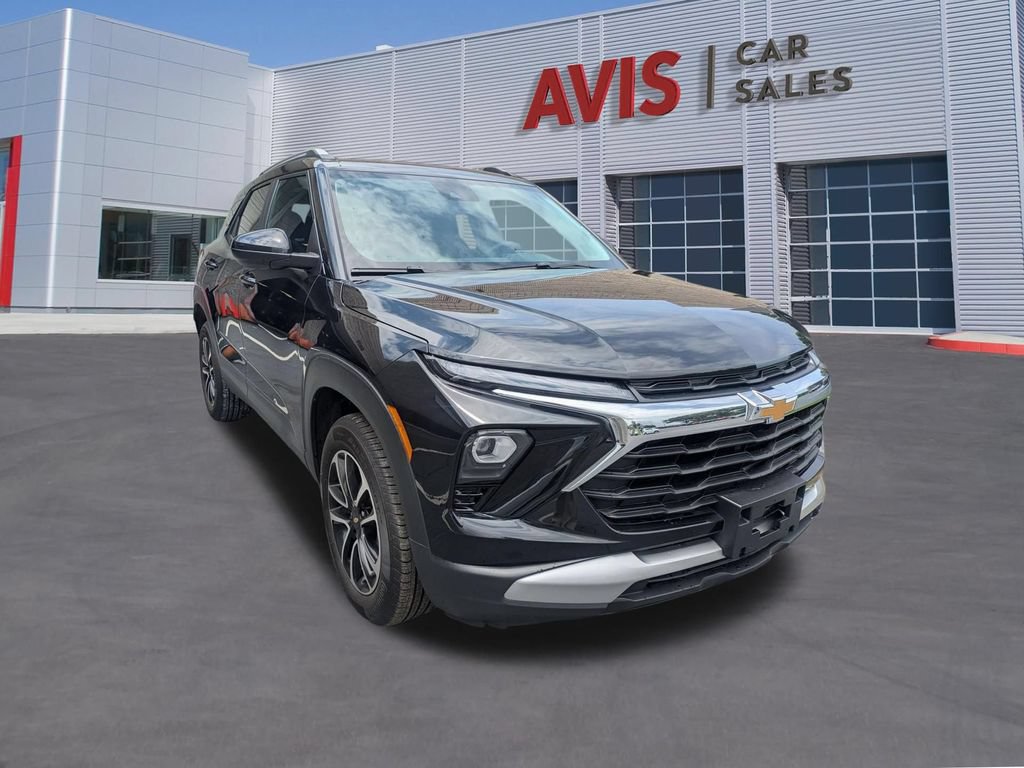Used 2025 Chevrolet TrailBlazer LT AWD/4WD image 3
