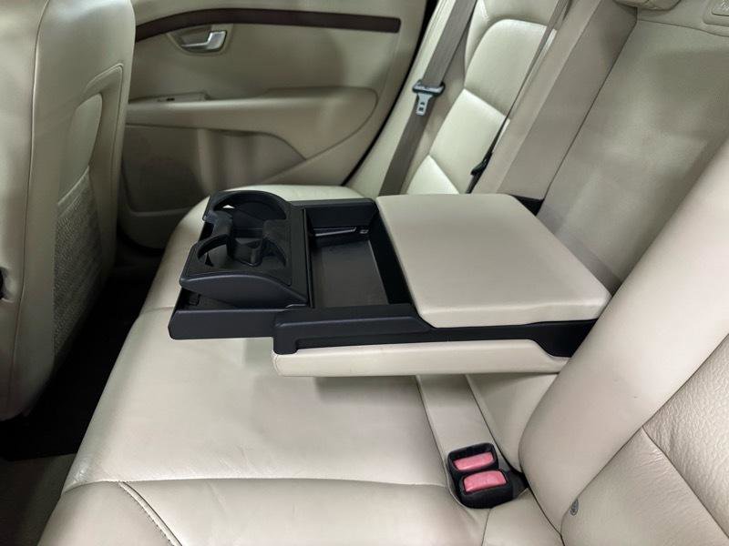 Used 2011 Volvo XC70 3.2 image 24