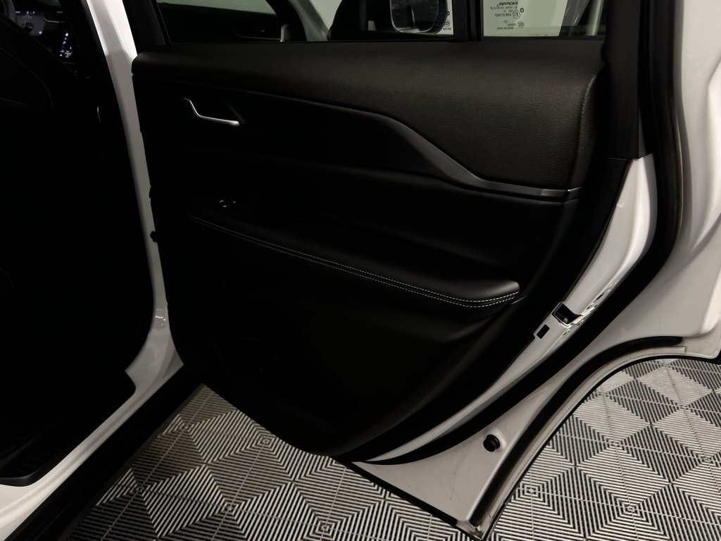 Certified 2024 Jeep Grand Cherokee L Laredo w/ Luxury Tech Group I image 31