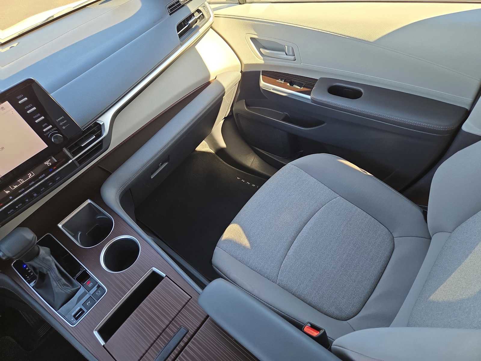 Used 2024 Toyota Sienna LE image 14