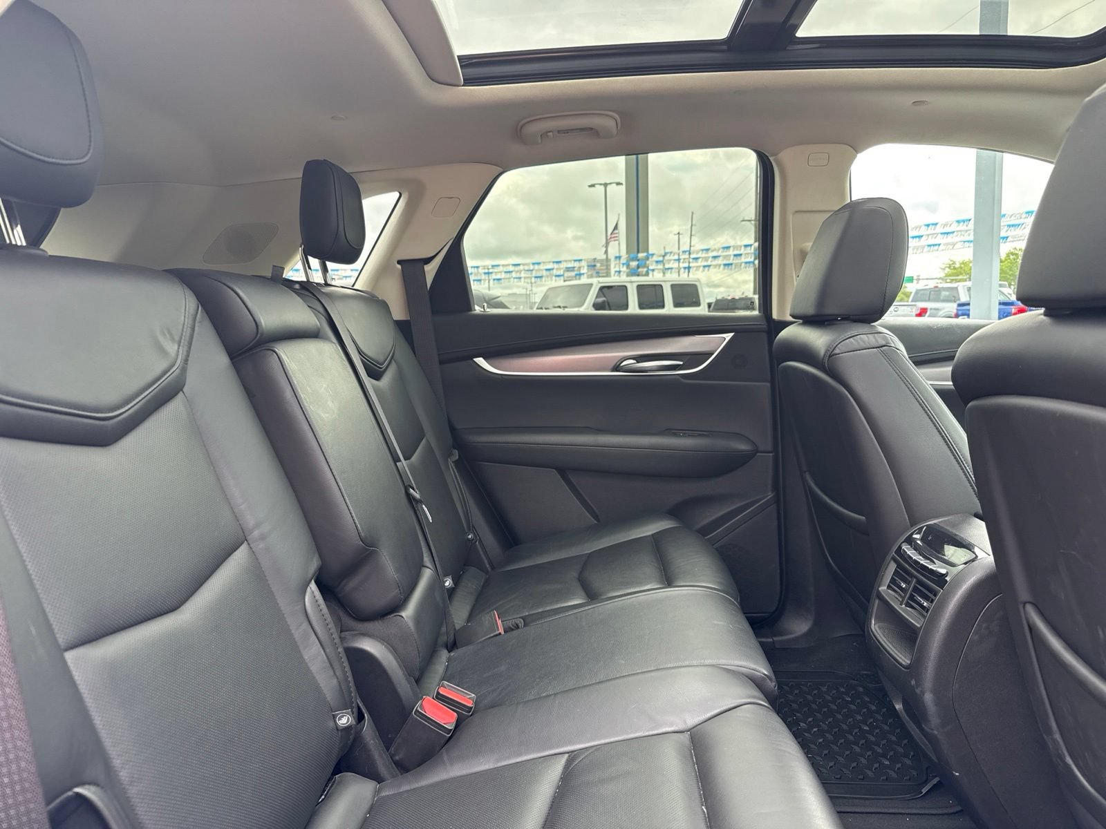 Used 2019 Cadillac XT5 Premium Luxury FWD image 16