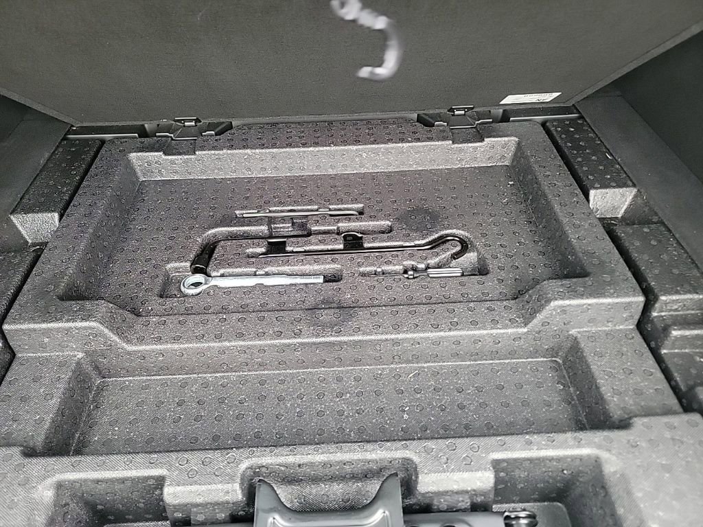 Used 2023 Subaru Outback Premium image 27