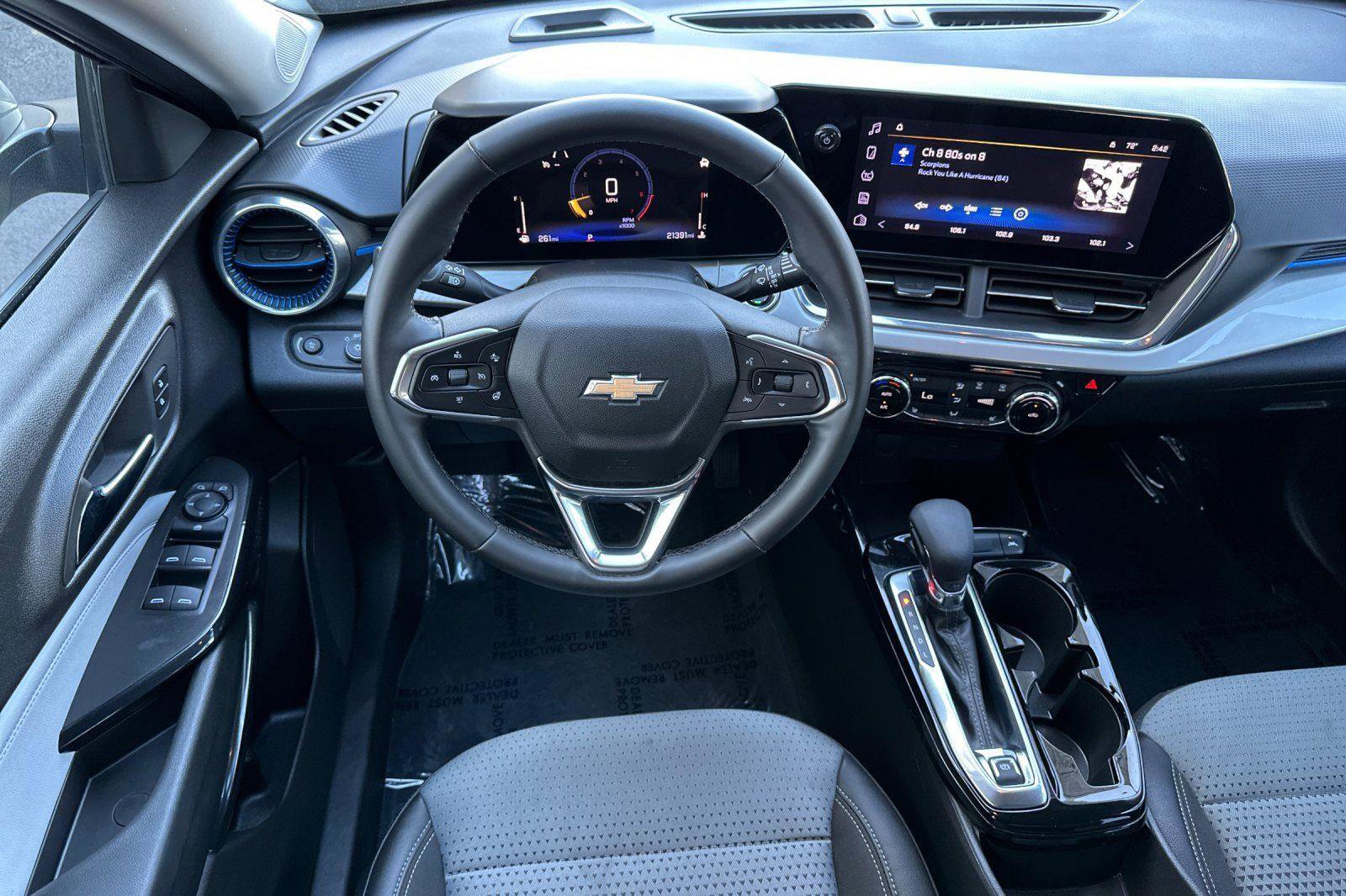 Used 2025 Chevrolet Trax LT w/ LT Convenience Package image 13