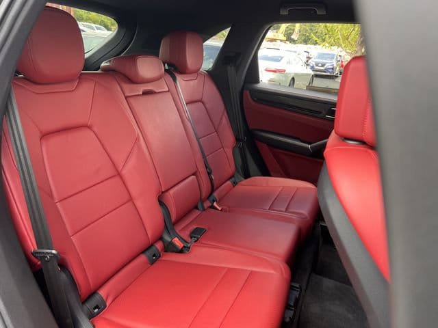 Used 2022 Porsche Cayenne AWD/4WD image 30
