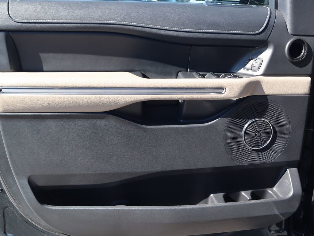 Used 2024 Ford Expedition Limited image 19