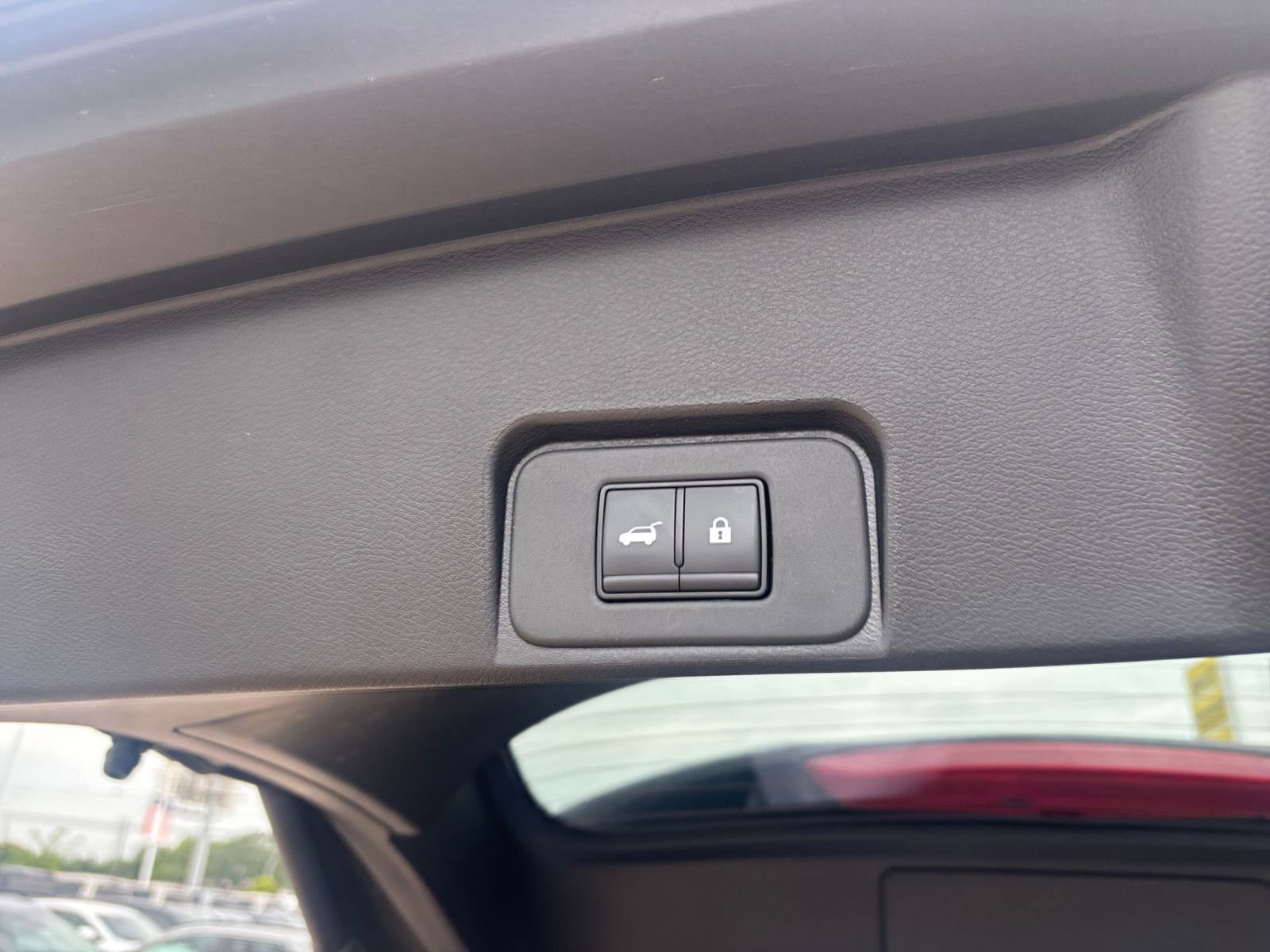 Used 2025 Nissan Rogue SV AWD/4WD image 23