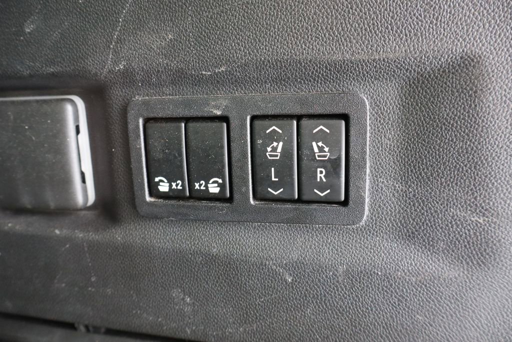 Used 2021 GMC Yukon SLT w/ Rear Media and Nav Package image 39