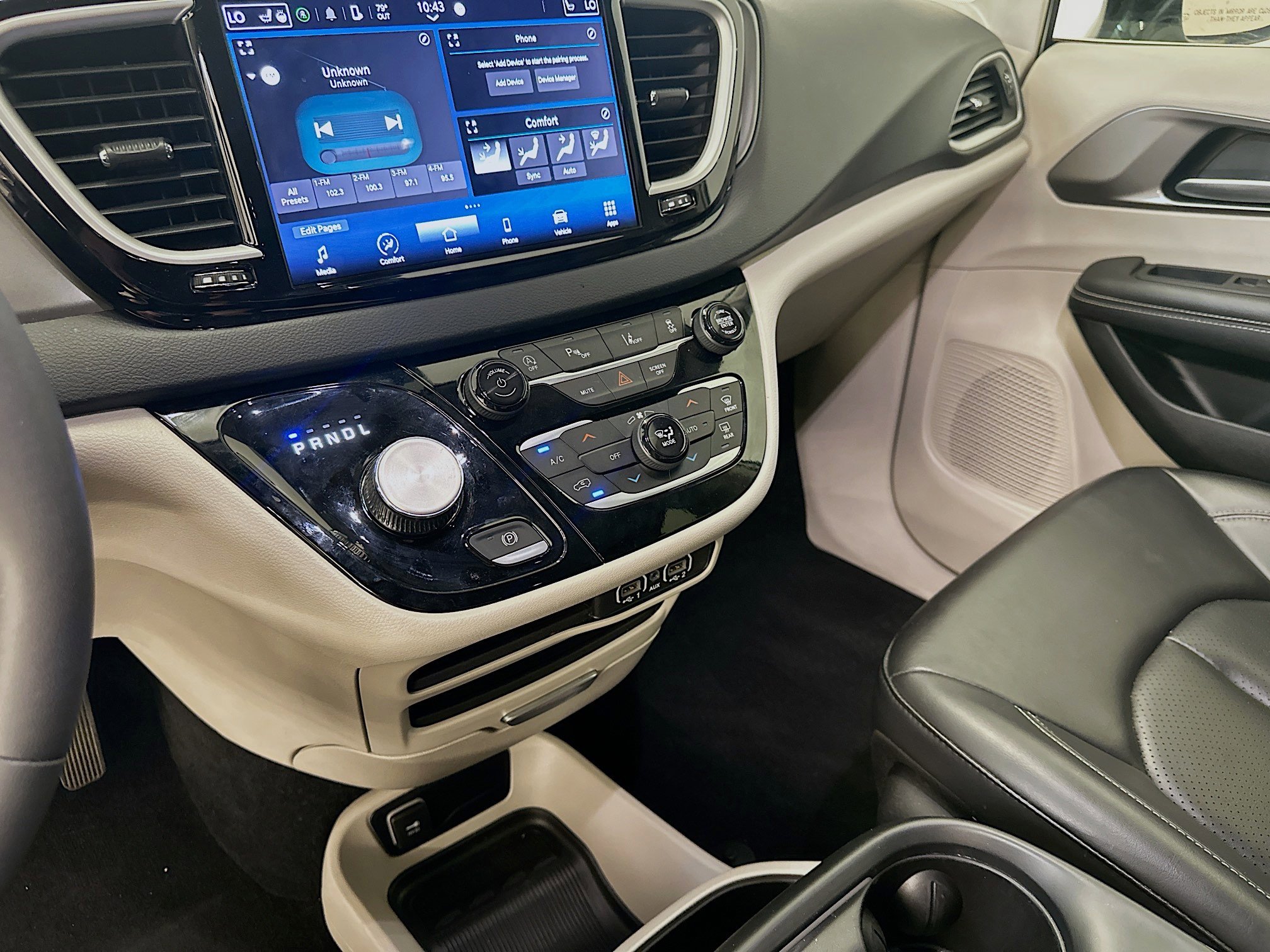 Used 2024 Chrysler Pacifica Touring-L image 25