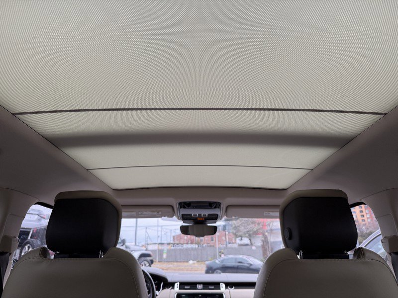 Used 2018 Land Rover Range Rover Sport HSE image 32