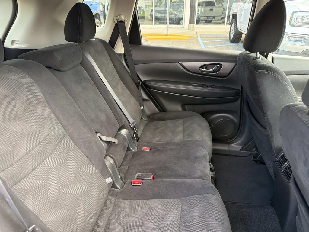 Used 2016 Nissan Rogue SV AWD/4WD image 9