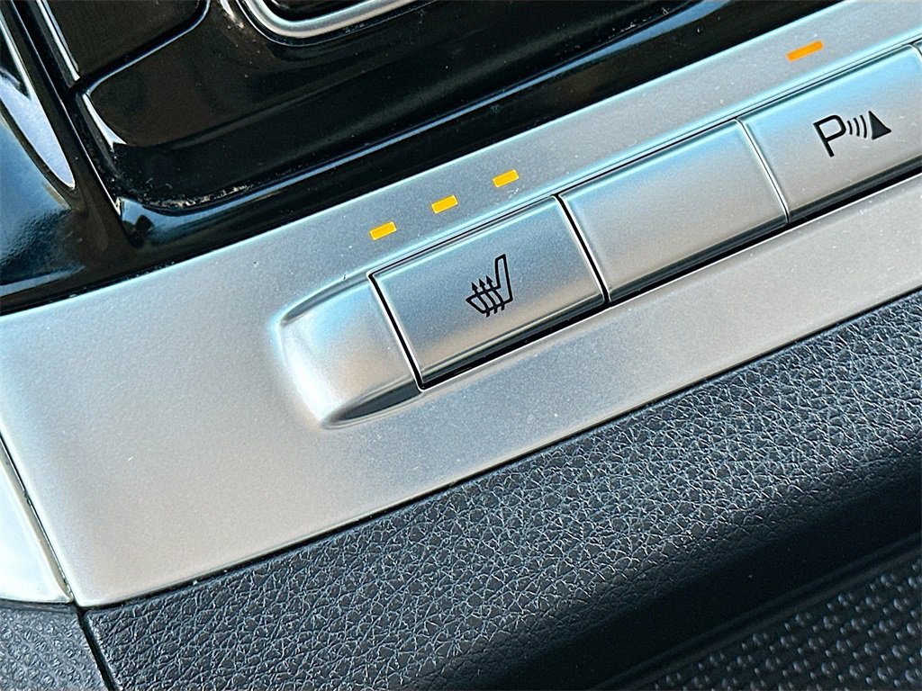 Used 2022 Kia Carnival EX image 20