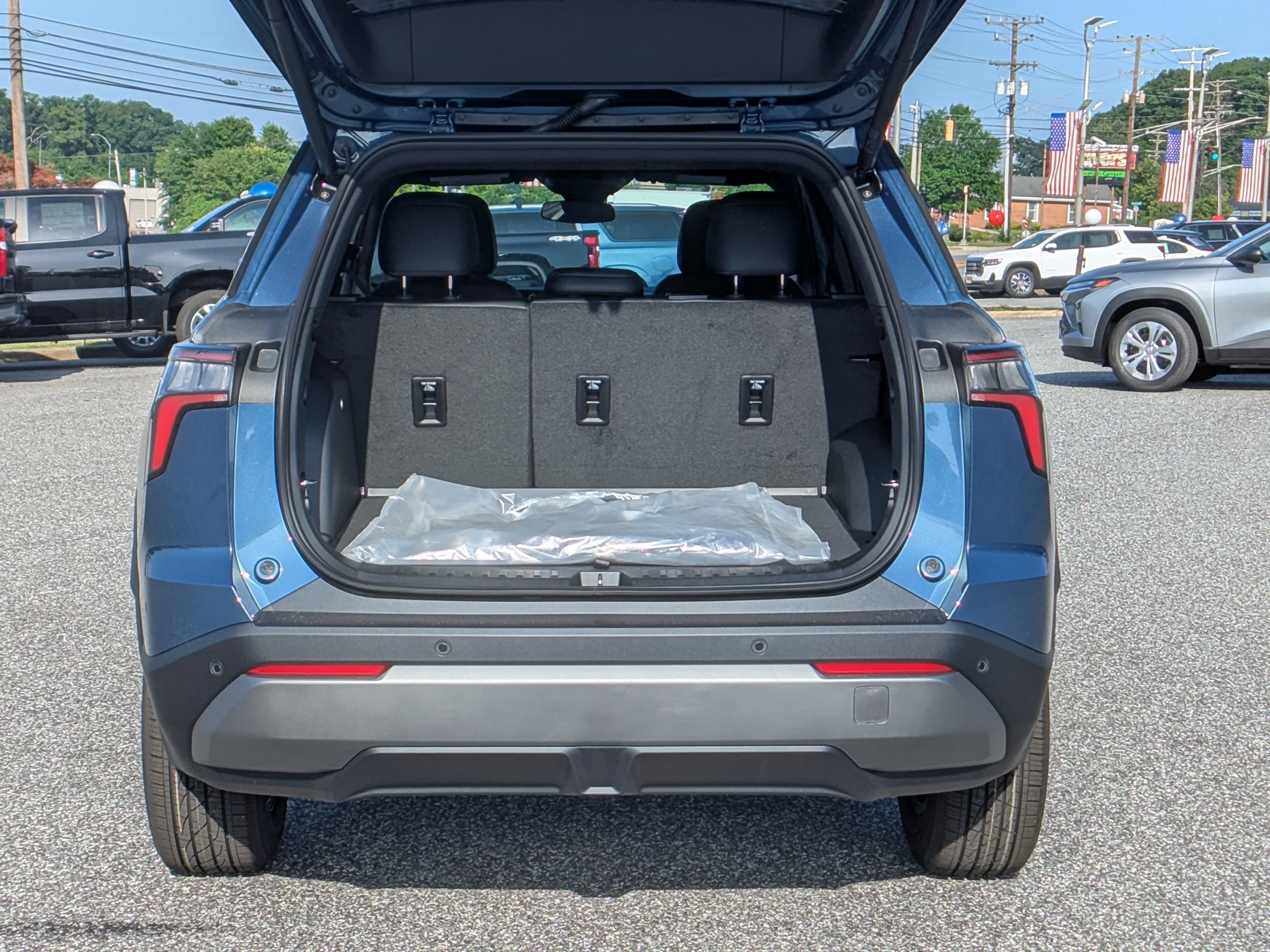 New 2027 Chevrolet Equinox LT w/ Convenience Package II FWD image 7