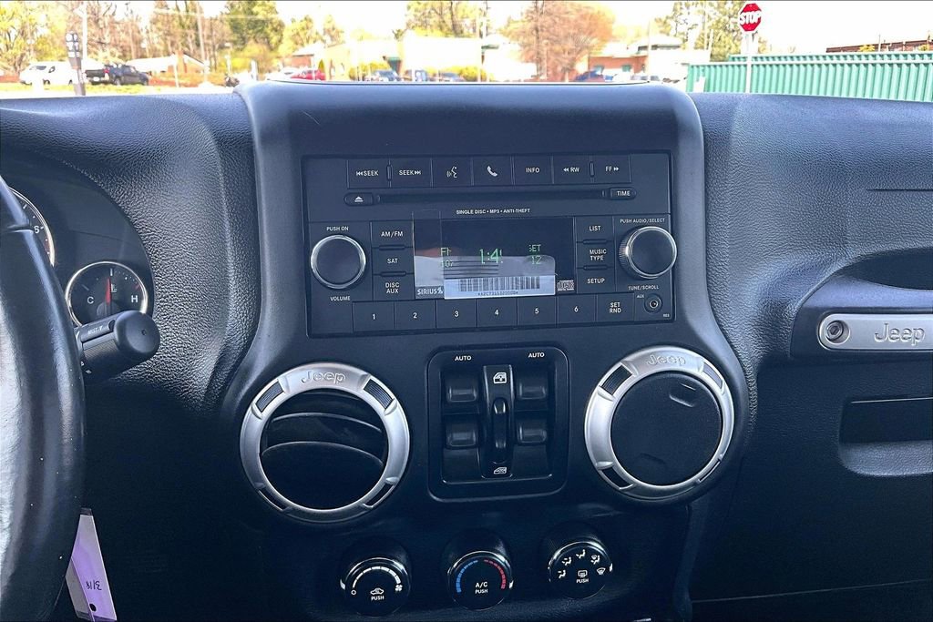 Used 2017 Jeep Wrangler Unlimited Sahara w/ Connectivity Group image 14