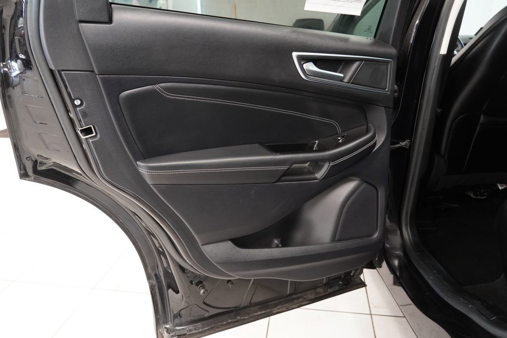 Used 2019 Ford Edge Titanium w/ Cold Weather Package AWD/4WD image 27