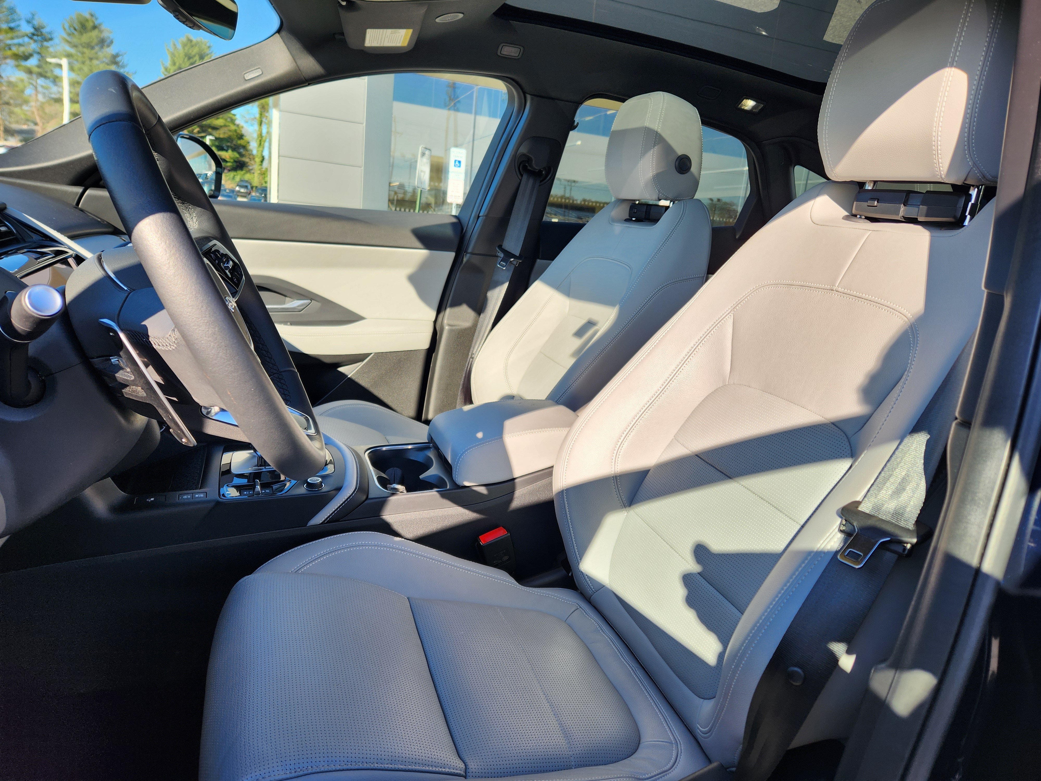 Certified 2024 Jaguar E-PACE R-Dynamic SE AWD/4WD image 10