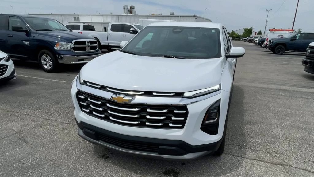 New 2026 Chevrolet Equinox LT w/ Convenience Package II FWD image 5