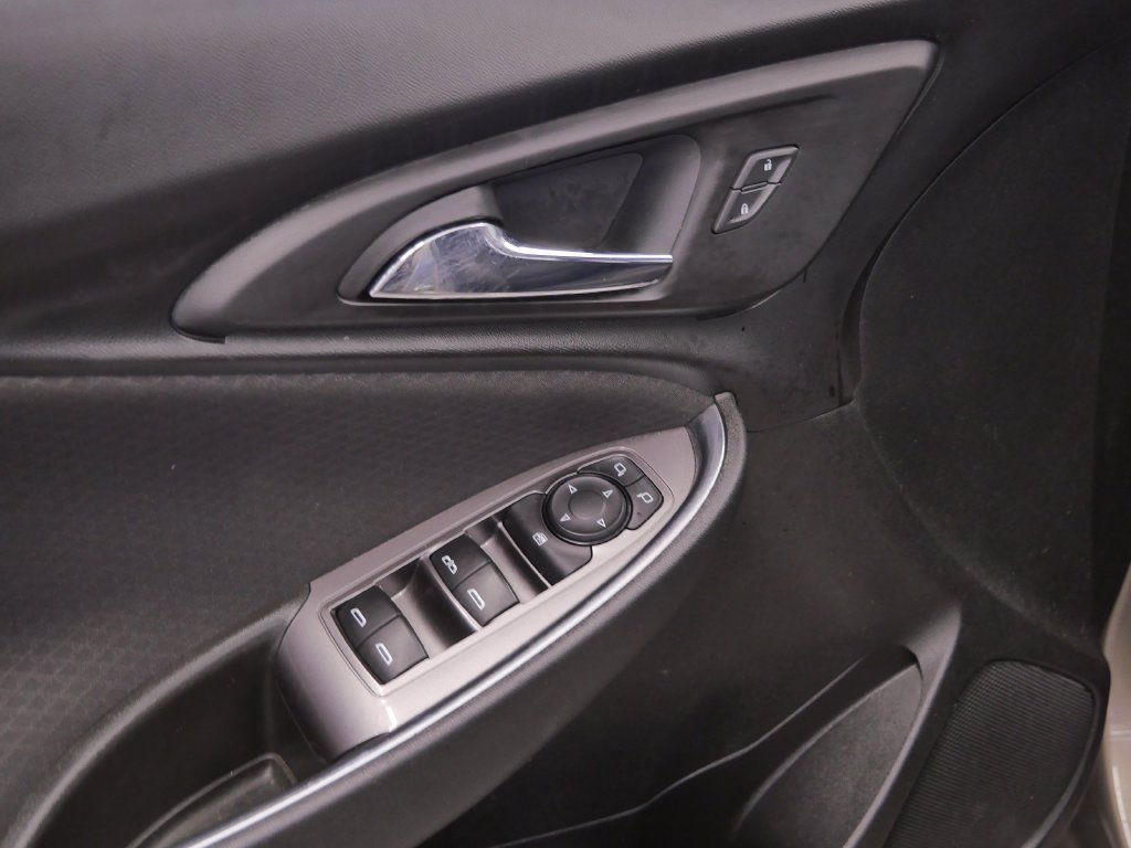 Used 2020 Chevrolet Malibu LT FWD image 19