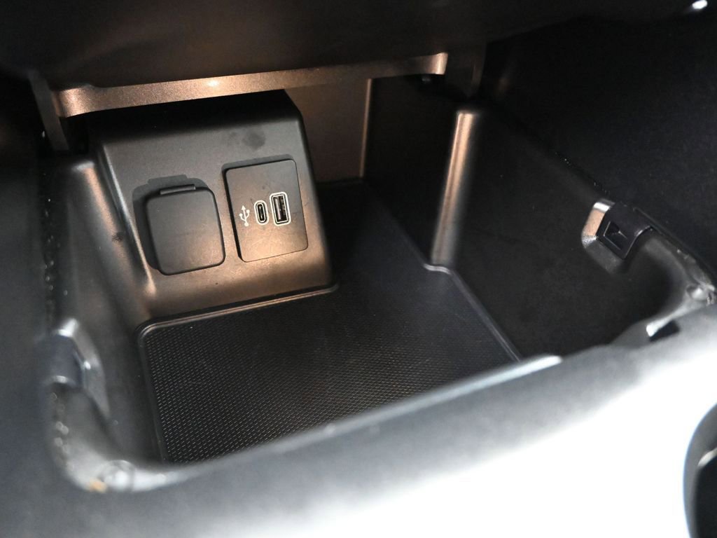 Used 2025 Ford Explorer ST-Line w/ ST-Line Street Pack image 18