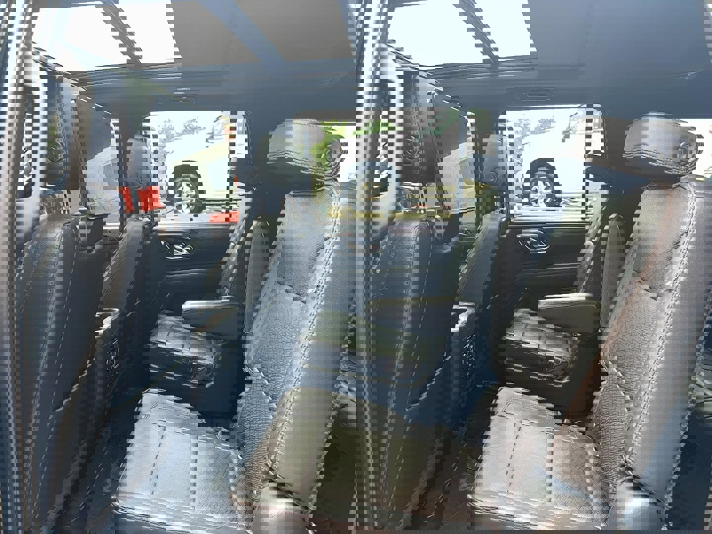 Used 2021 Chevrolet Suburban High Country w/ Premium Package image 11