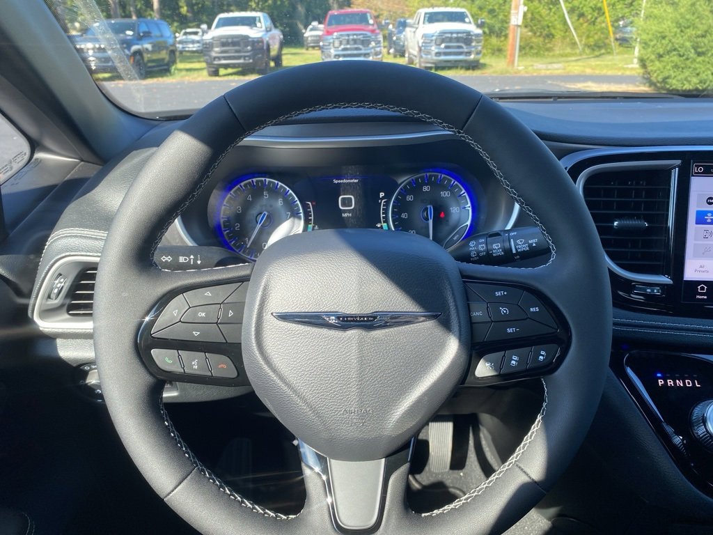 New 2026 Chrysler Pacifica Select w/ S Appearance Package image 25