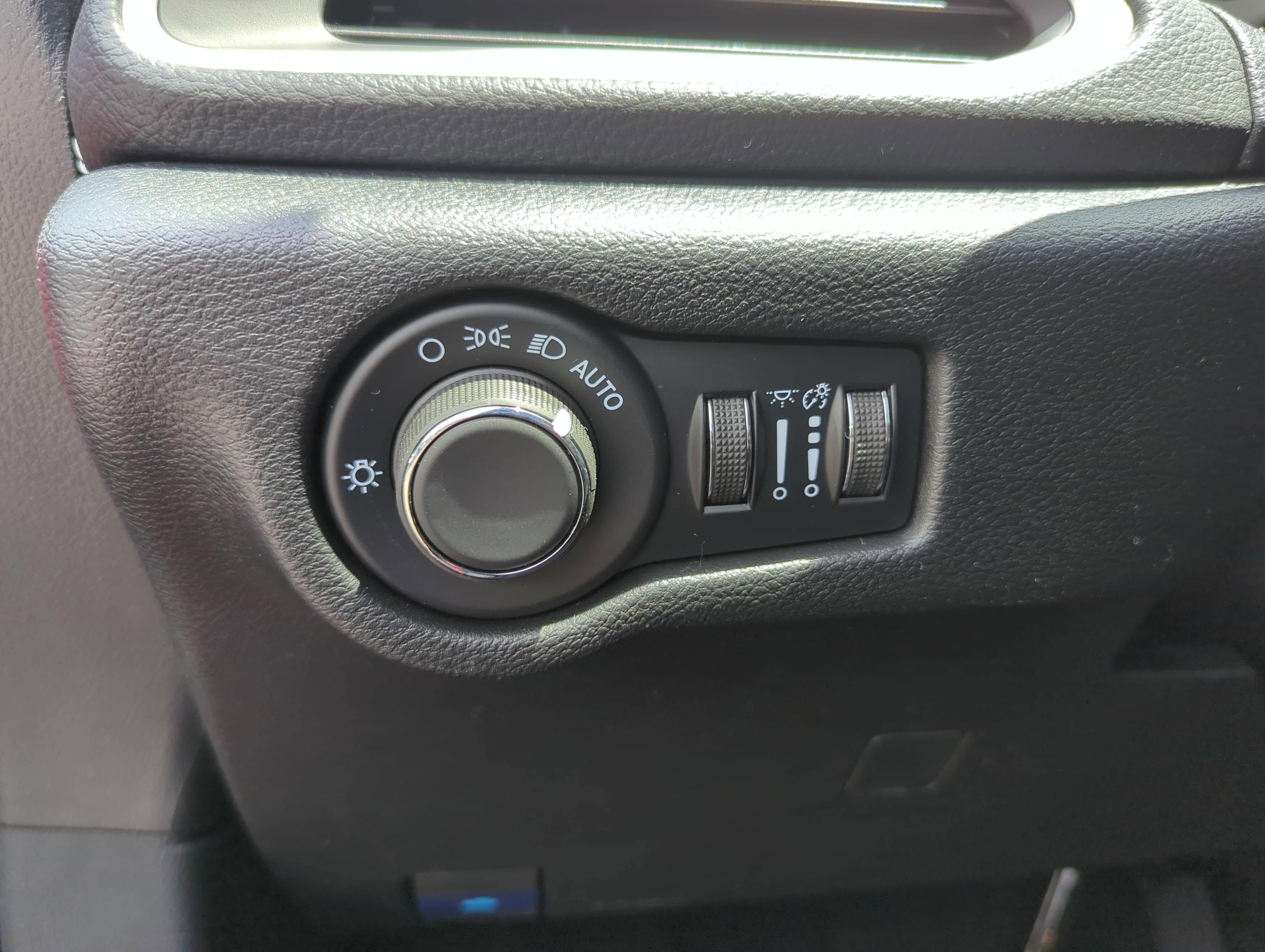 New 2027 Chrysler Pacifica Select AWD/4WD image 24