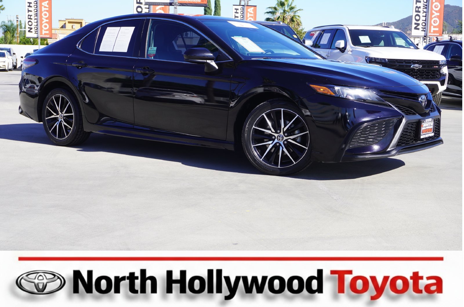Certified 2021 Toyota Camry SE FWD image 1