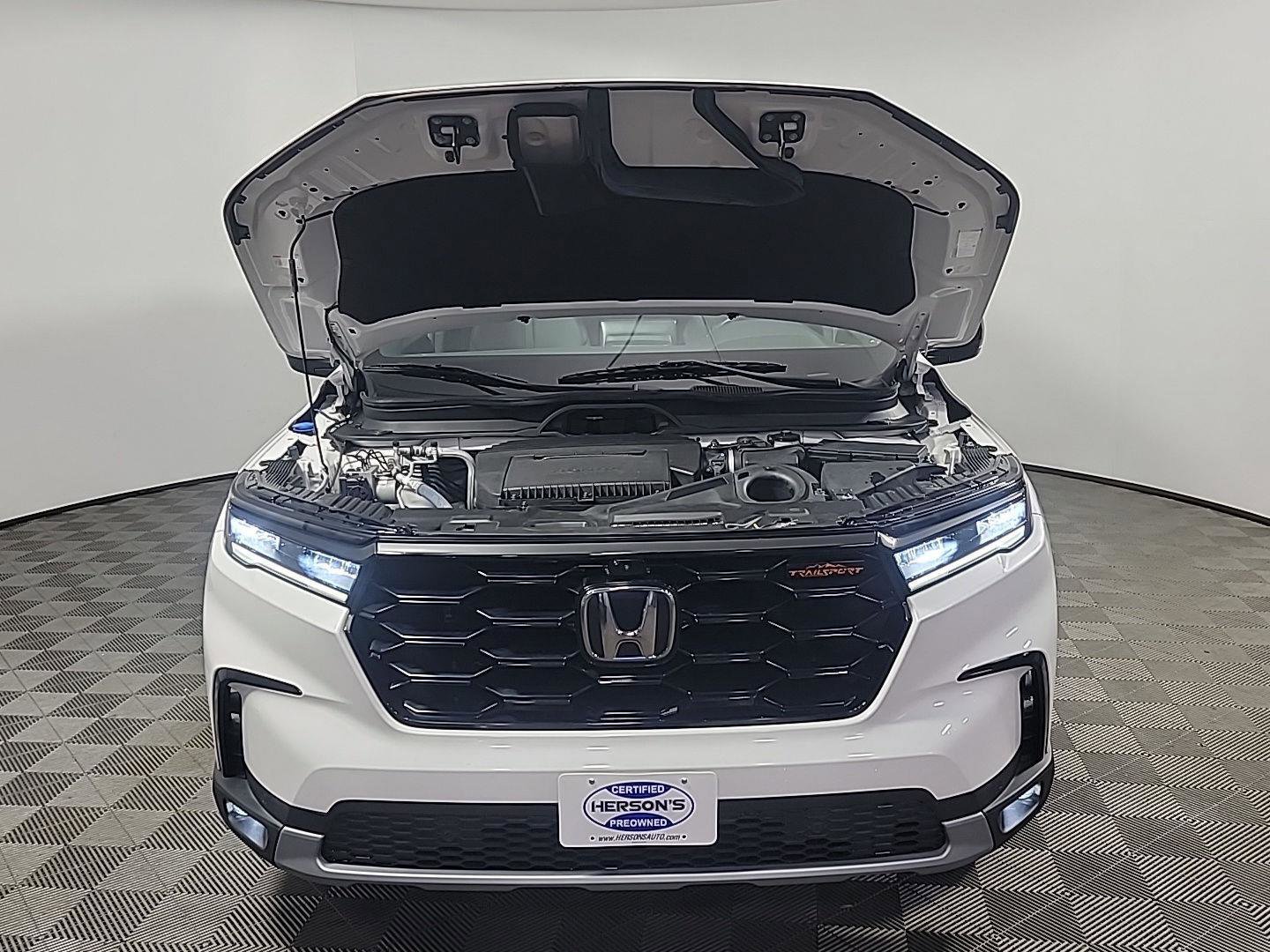 Certified 2023 Honda Pilot TrailSport image 14