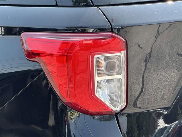 Used 2023 Ford Explorer XLT image 9