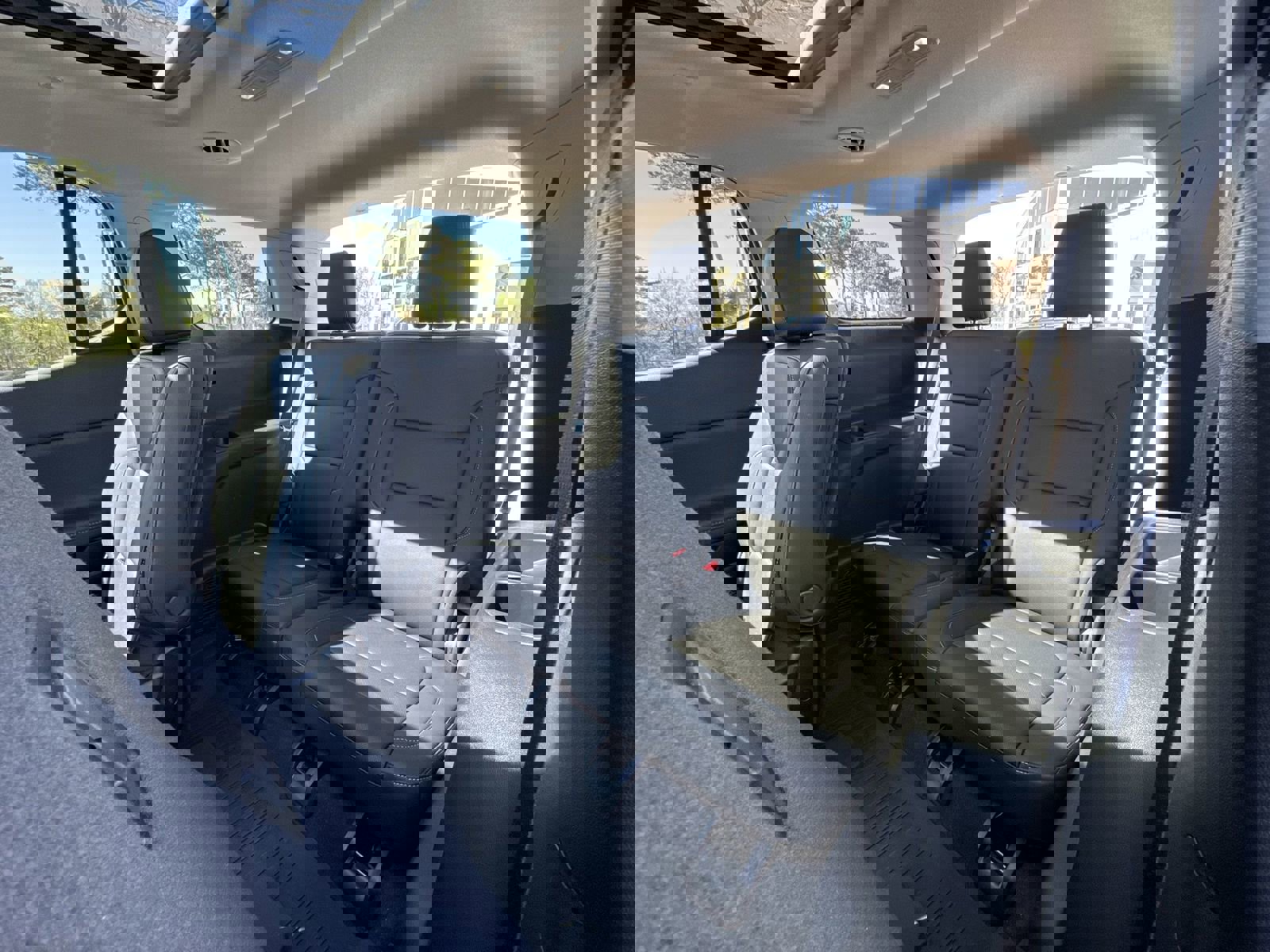 Used 2023 GMC Acadia SLT w/ Technology Package image 32