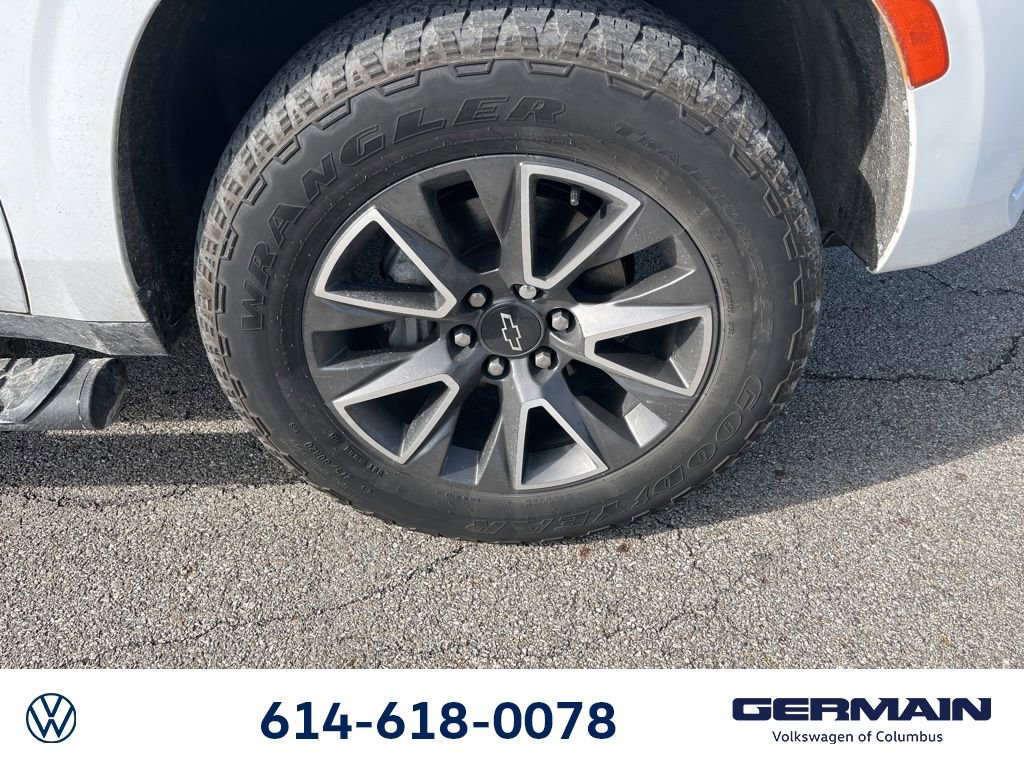 Used 2023 Chevrolet Suburban Z71 w/ Luxury Package image 16