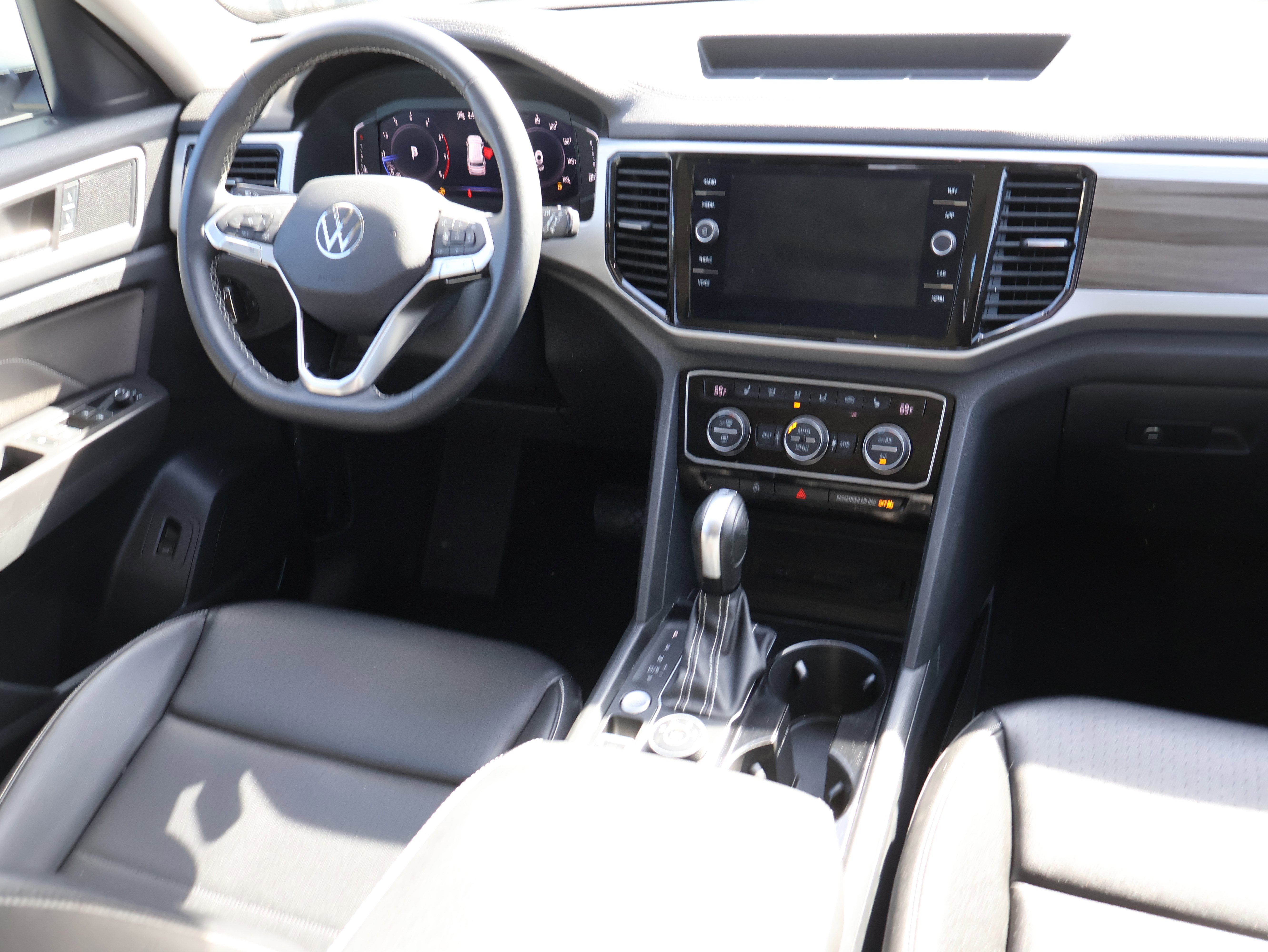 Used 2023 Volkswagen Atlas SEL image 16