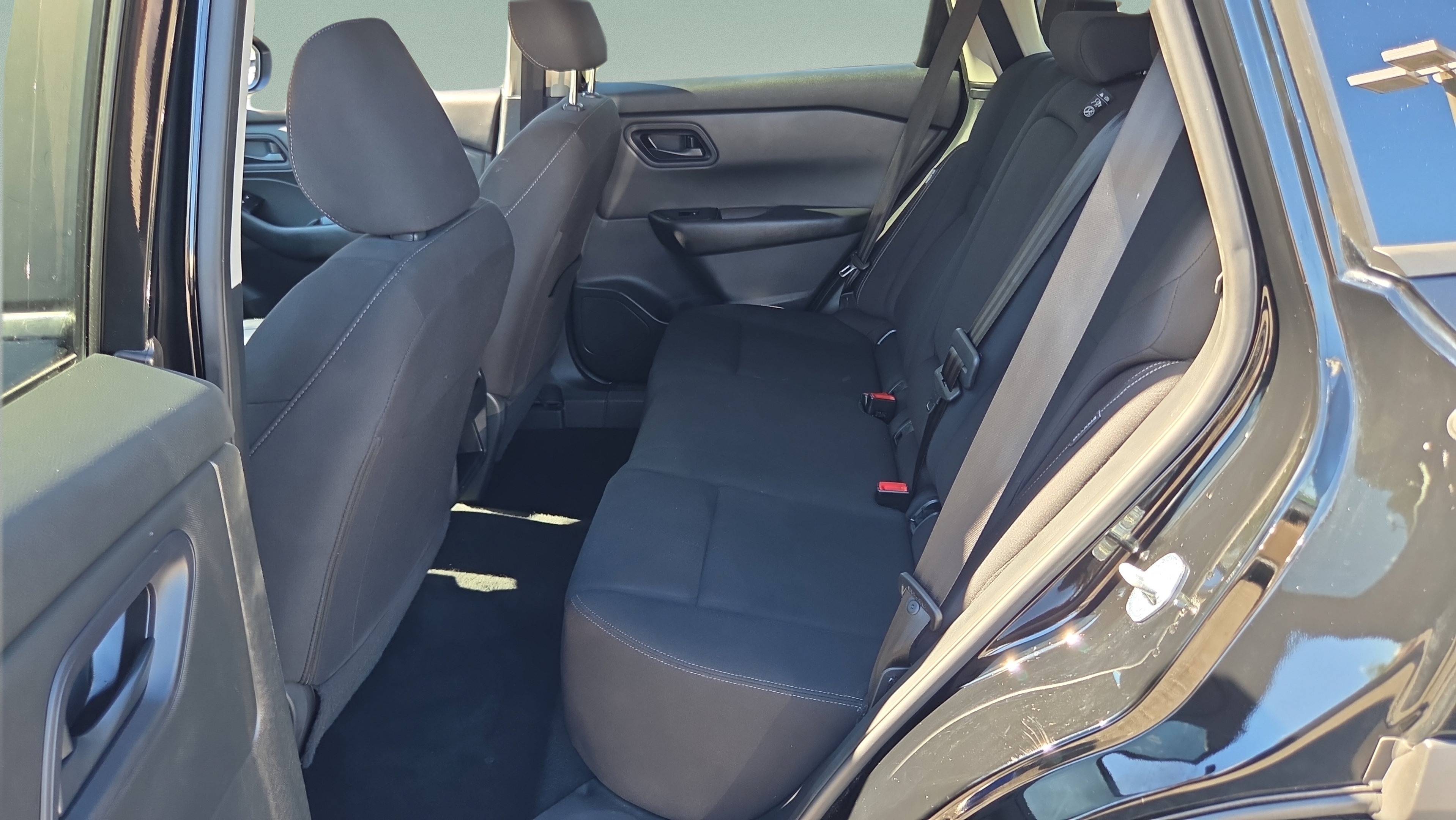 Used 2024 Nissan Rogue S AWD/4WD image 11