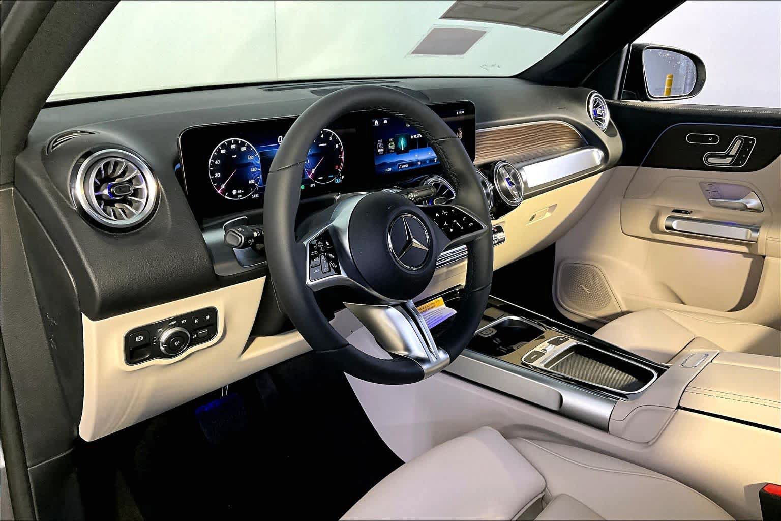 New 2026 Mercedes-Benz GLB 250 4MATIC image 9