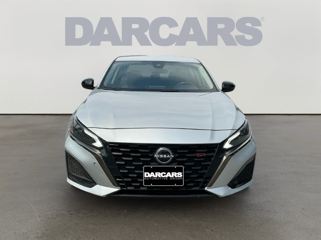 Used 2024 Nissan Altima 2.5 SR FWD image 2