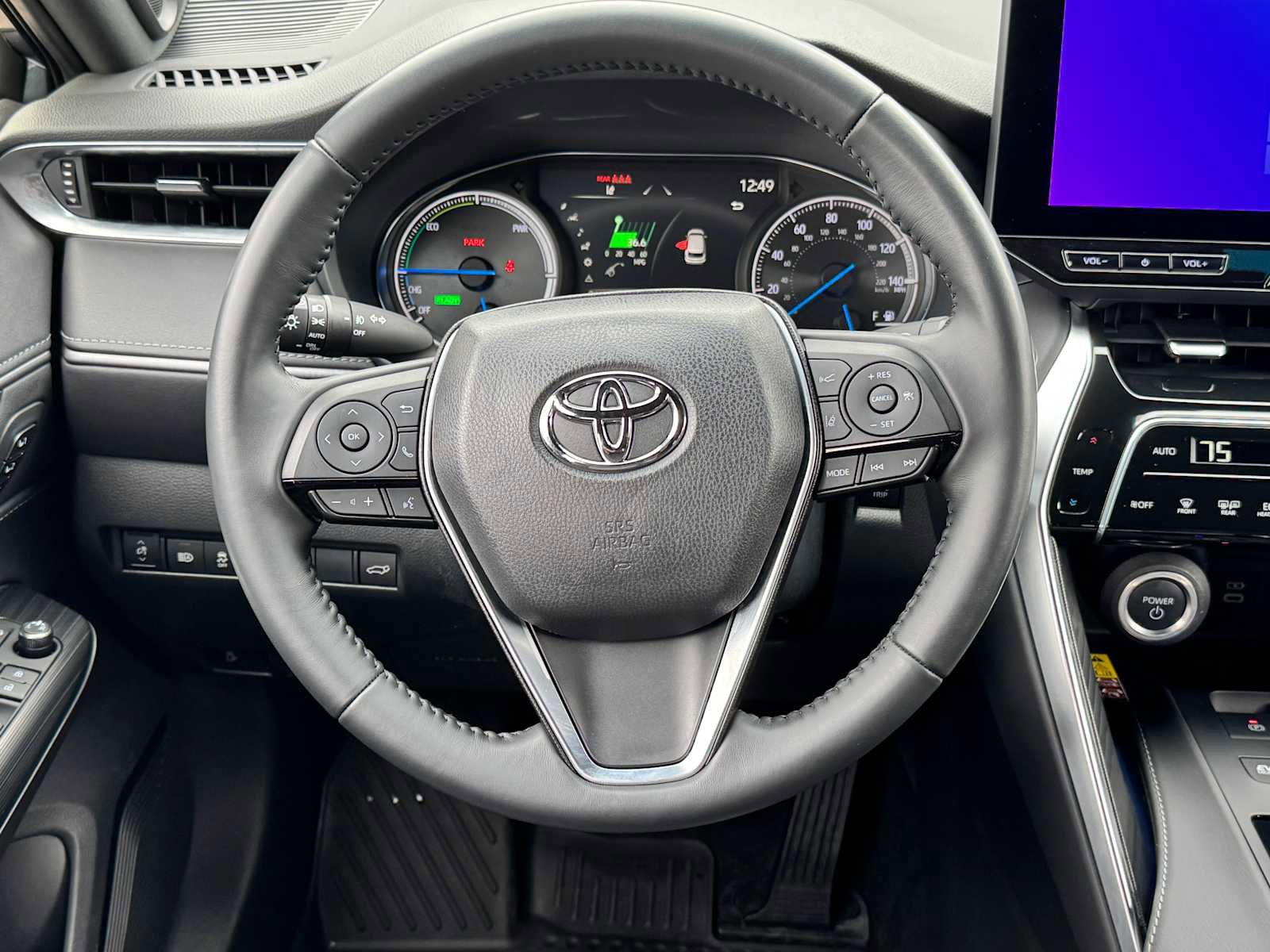 Certified 2024 Toyota Venza XLE AWD/4WD image 19