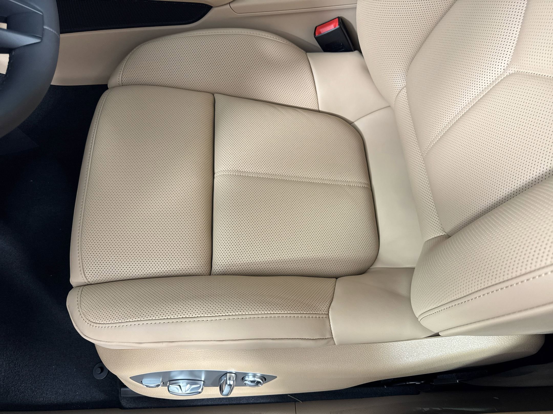 Certified 2026 Porsche Macan image 15