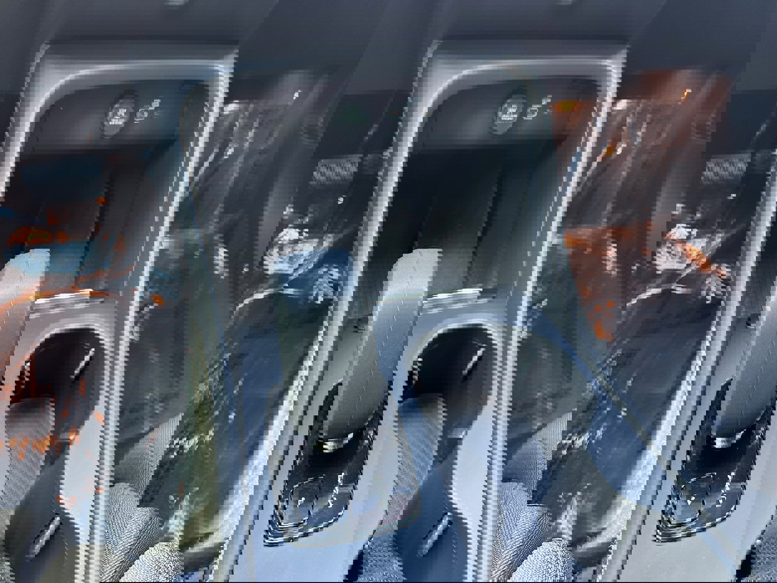 Used 2025 Volvo EX40 Core image 18