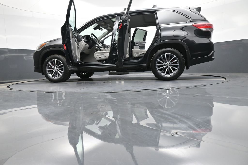 Certified 2019 Toyota Highlander XLE AWD/4WD image 51