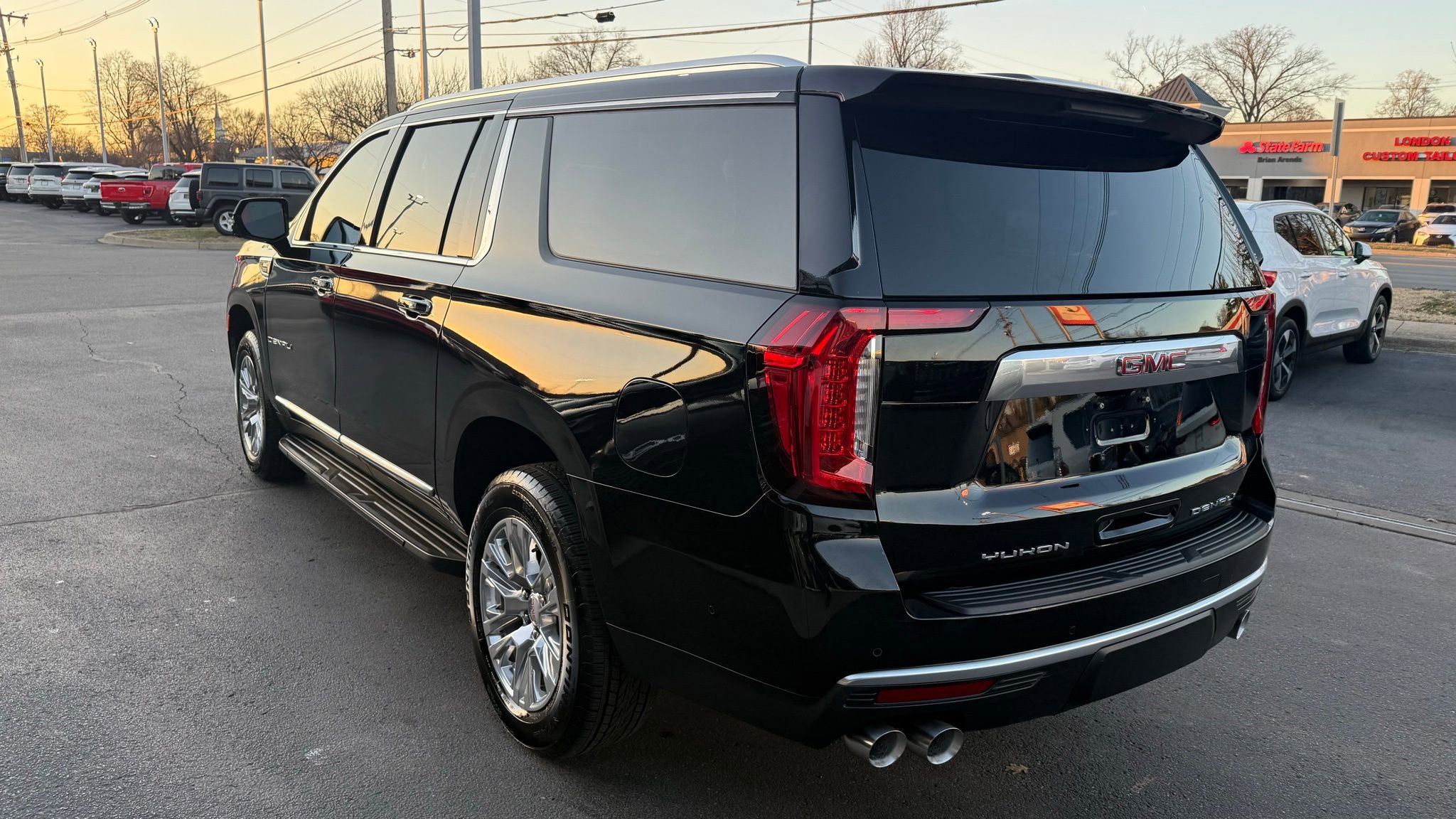 Used 2024 GMC Yukon XL Denali w/ Advanced Technology Package image 7