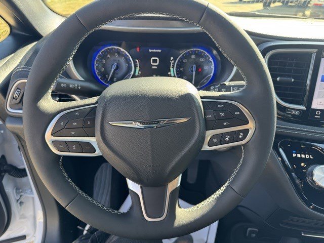 New 2026 Chrysler Pacifica Select image 17