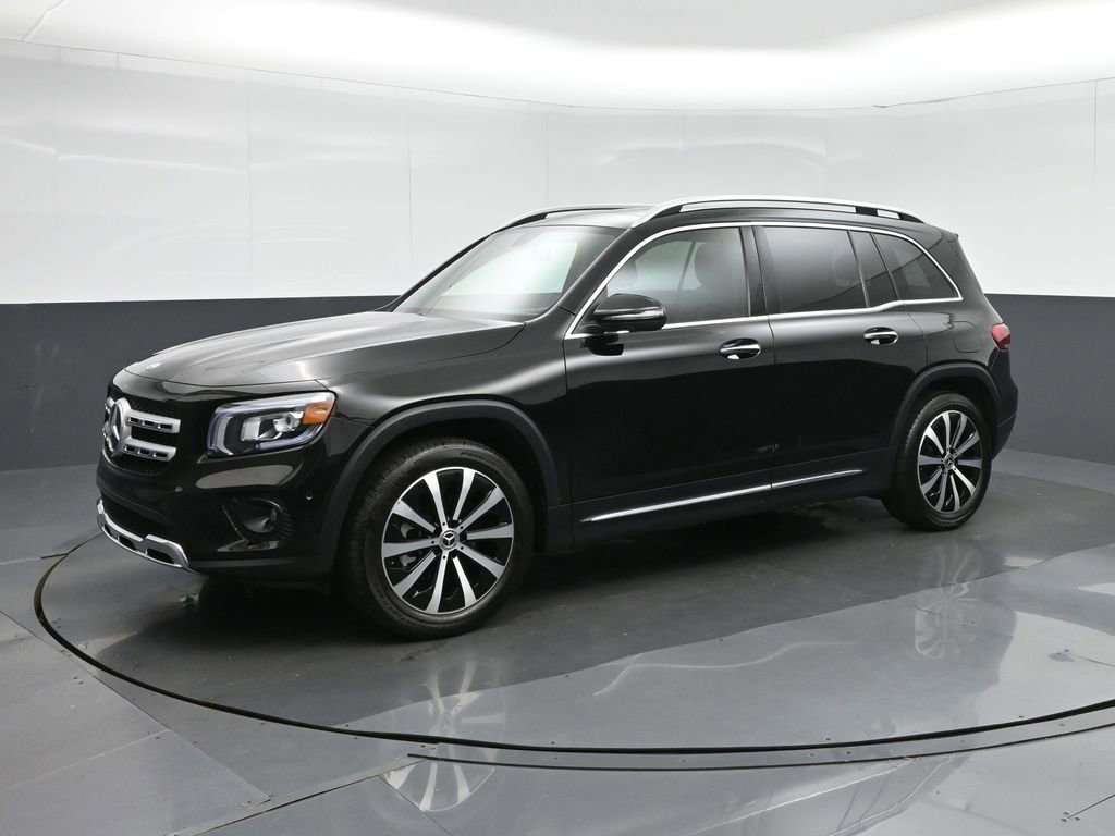 Used 2021 Mercedes-Benz GLB 250 4MATIC w/ Premium Package image 3