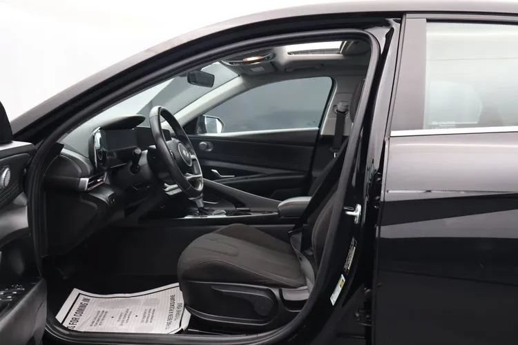 Used 2025 Hyundai Elantra SEL FWD image 11