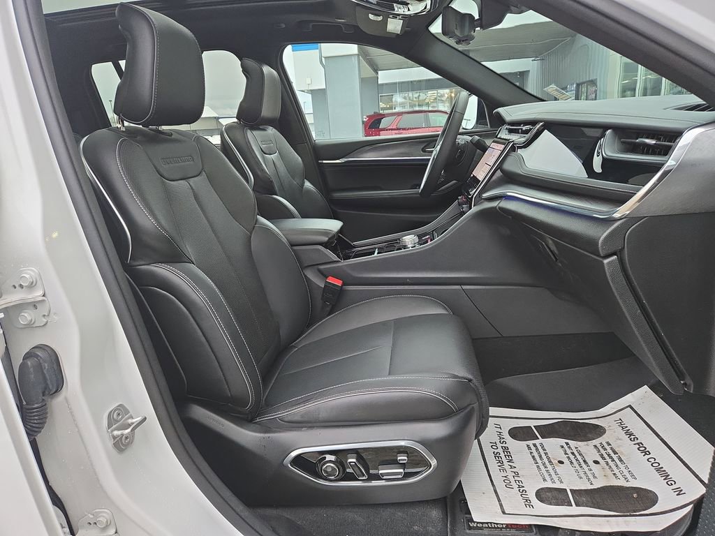 Used 2023 Jeep Grand Cherokee Overland w/ Luxury Tech Group IV image 17