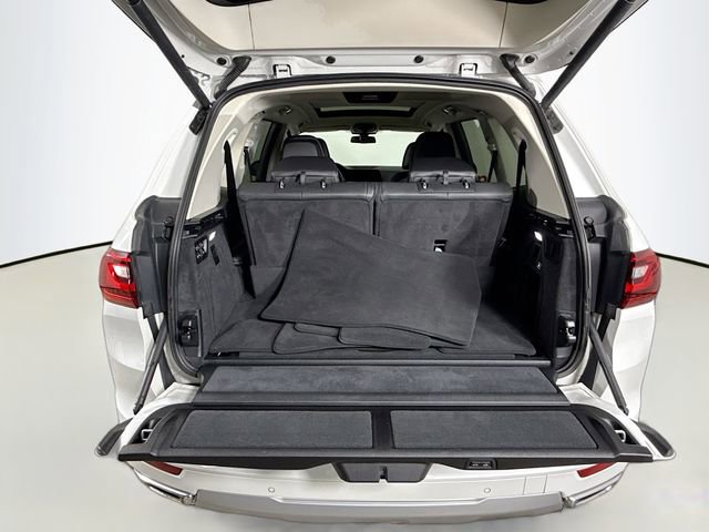Used 2020 BMW X7 xDrive40i w/ Executive Package image 28