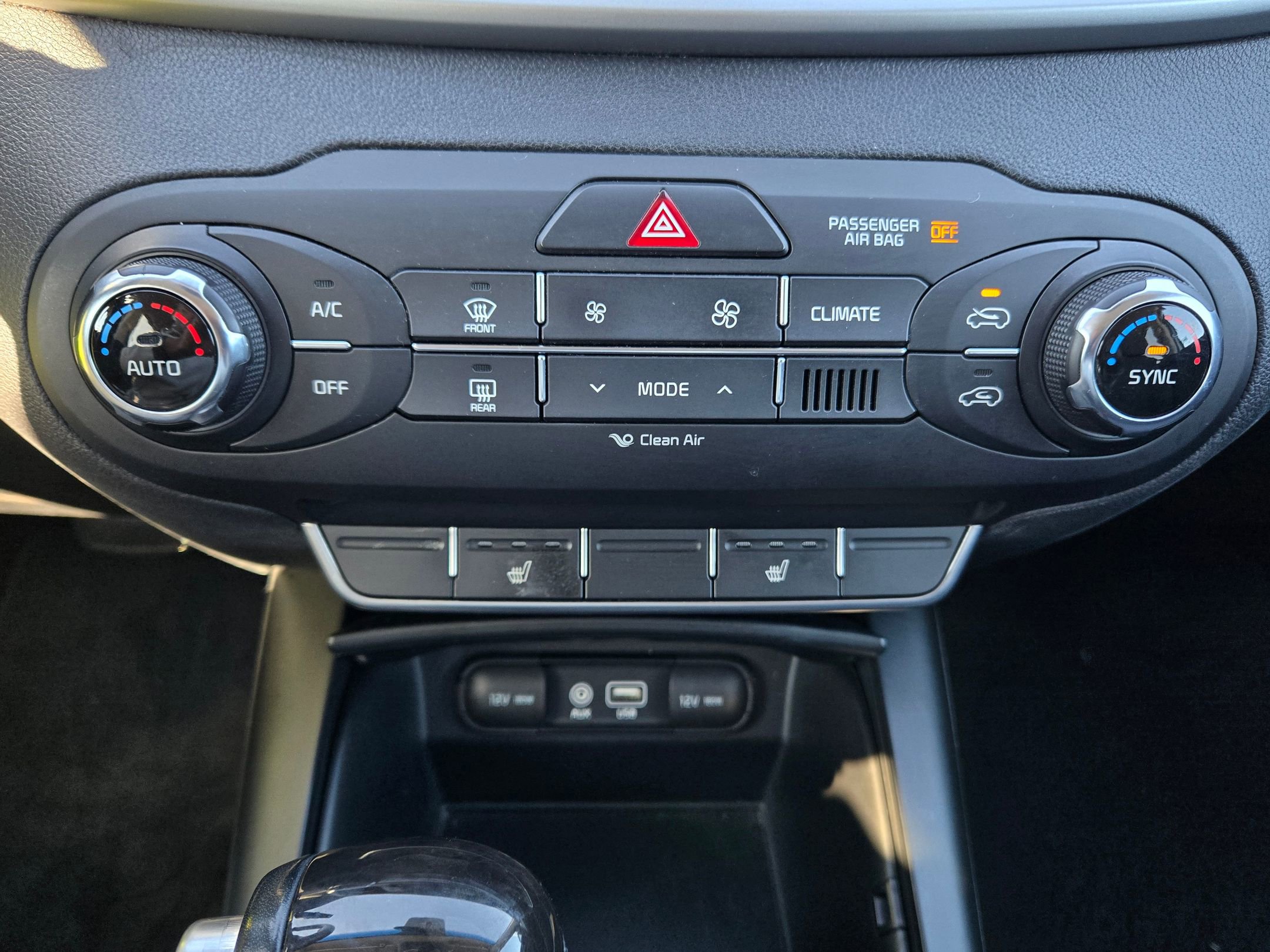 Used 2017 Kia Sorento LX w/ LX Convenience Package image 29