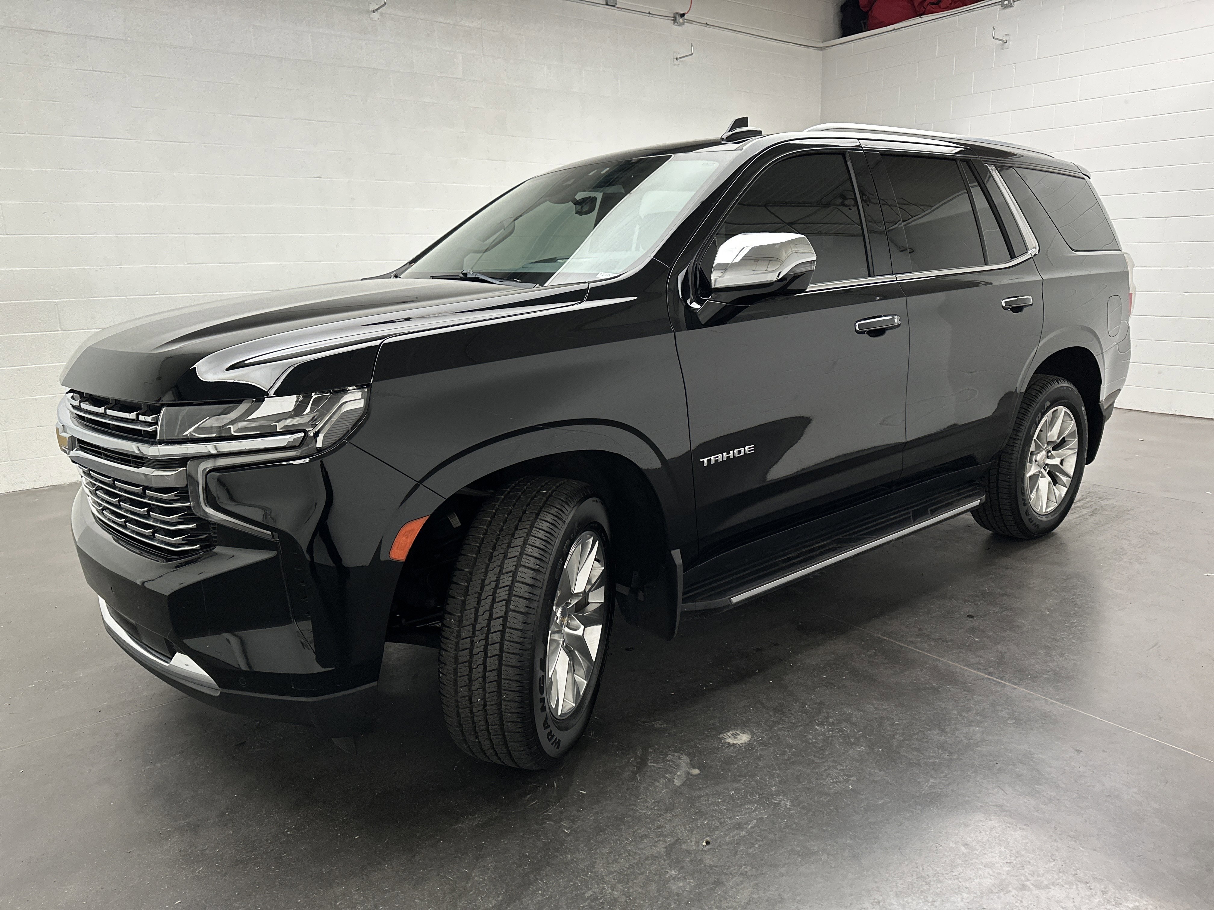 Used 2021 Chevrolet Tahoe Premier w/ Premium Package image 5